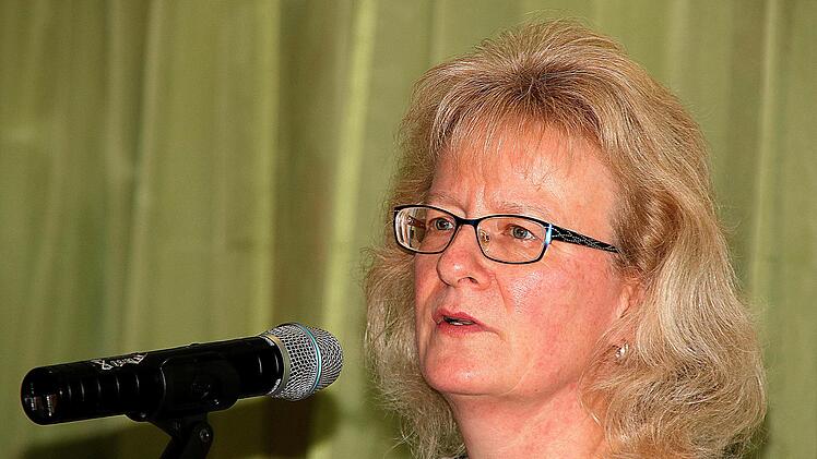 Erika Pascher berichtete im Erzählcafé des Seniorenzentrums Sankt Elisabeth über ihre Arbeit in Maria Bildhausen.  In der Öffentlichkeit ist sie aber vor allem als Vorsitzende der Stadtkapelle bekannt.Dieter Britz