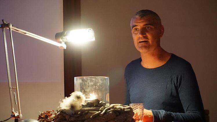 Der HR-Moderator und "Wetterforsch" Tim Frühling las in Bischofsheim  Geschichten aus und über die Rhön. Foto: Marion Eckert