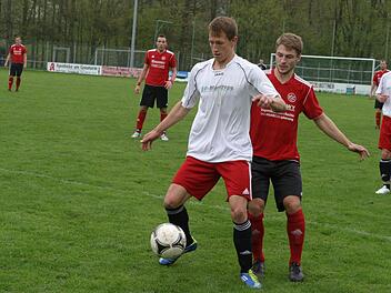 Josef Weiß (vorne, weißes Trikot) war mit 13 Treffern erfolgreichster Eberner Torschütze in der abgelaufenen Bezirksliga-Saison.