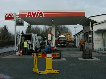 Am Mittwoch erfolgte die TÜV-Abnahme und Freigabe des Tankautomaten in Stadtsteinach. Foto: privat