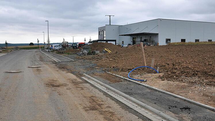 Die Erschließung des Gewerbegebiets in Obertheres (im Bild) ist mit über einer dreiviertel Million Euro der dickste Brocken bei den Investitionen im Haushalt der Gemeinde Theres. Foto: Ulrike Langer