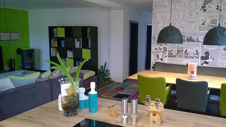 Blick vom Küchenbereich in Richtung Esstisch und ins Wohnzimmer  Foto: privat