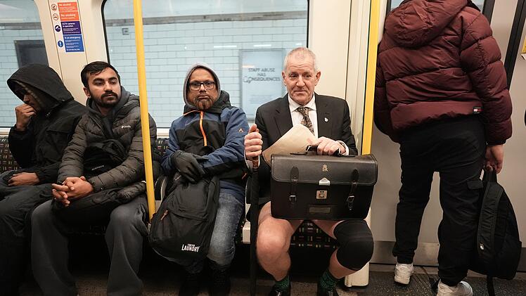 &laquo;No Trousers Tube Ride&raquo;: Ohne Hose in U-Bahnen in London