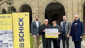 Von links: Stefan Falkenberg (Schick-Gesch&auml;ftsf&uuml;hrer), Anton Schick sen. (Vorsitzender des F&ouml;rdervereins Kissinger Sommer), Martha M&uuml;ller (Schatzmeisterin des F&ouml;rdervereins), Markus Schmitt (Schick-Gesch&auml;ftsf&uuml;hrer), Edgar Endres (Schick-Gesch&auml;ftsf...