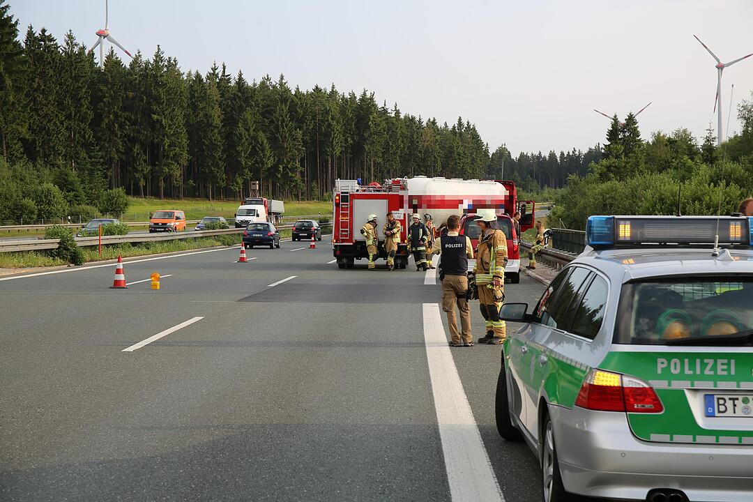 Unfall auf A9: Helfer retten bewusstlosen Lkw-Fahrer