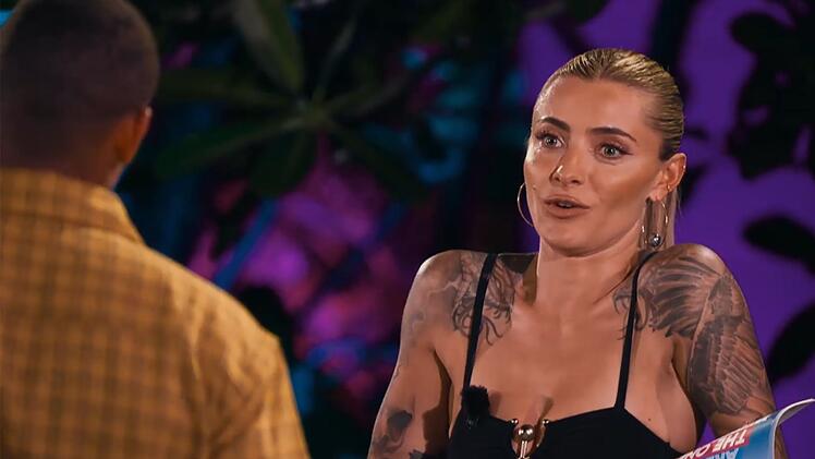 Sophia Thomalla konfrontiert ihn mit seinen Aussagen.