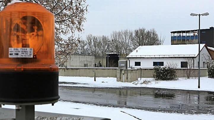 Die gesplittete Abwassergebühr beschäftigte den Stadtrat Burgkunstadt erneut. Im Archivbild ist im Hintergrund die verschneite Kläranlage sichtbar.  Foto: Barbara Herbst/Archiv