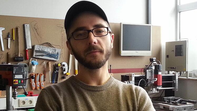 Auch an der Werkbank des Labs ist alles griffbereit und übersichtlich geordnet. Foto: irfe