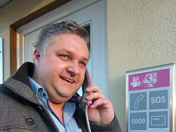 Gegen den Abbau dieses Basistelefons in der Parkstraße wehrte sich der Gemeinderat.Foto: Lothar Weidner