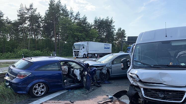 Zu einem Unfall infolge einer Falschfahrt ist es am Donnerstag, 25. Juli 2019, gegen 15.15 Uhr gekommen. Die Autobahn ist gesperrt. Foto:  News5/Grundmann