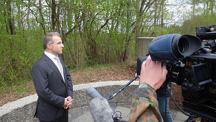 Zu einem Statement für die Presse kam Dilshad Barzani und traf mit Brigadegeneral Gert Johann Hagemann zusammen. Foto: Schaar