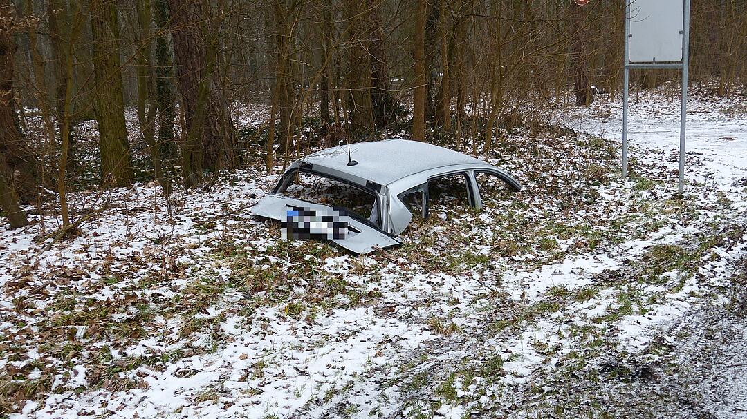 Unfall in Fürth: Auto kracht in Linienbus