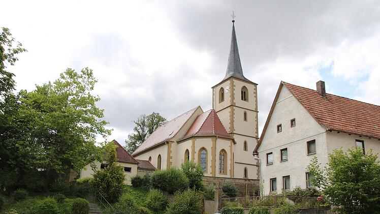 Blick von den Stufen auf die Kirche Thomas Malz