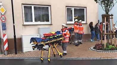 Sechs Rettungsfahrzeuge von den BRK Bereitschaften Oberthulba, Bad Kissingen und dem RKT richteten am Kirchplatz die Verletztensammelstelle ein.