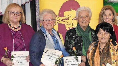 Geehrte Frauen mit der Kreisvorsitzenden Elvira Sieper (rechts hinten)