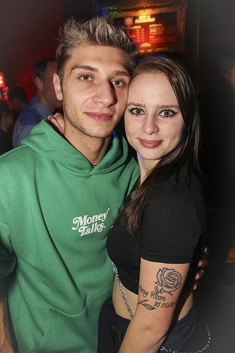 Volles Haus, erwachsene Partypeople und eine ausgelassene Feier!