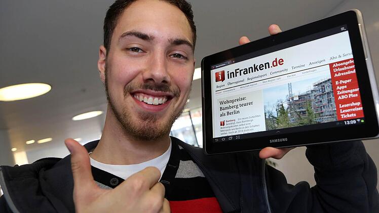 Johannes Hittinger aus Hallstadt ist einer unserer 10.000 Fans auf Facebook und hat bei der Auslosung ein Samsung Galaxy Tablet 2 10.1. inklusive Onlineabo Premium von infranken.de gewonnen. Foto: Matthias Hoch