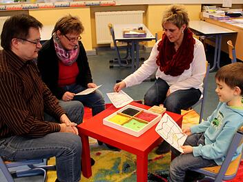 Werner und Sabine Dresel lassen sich erklären, wie ihr Sohn Matthias sich einschätzt und wie ihn Gabriele Mönius (2. v. r.) beurteilt. Foto: Johanna Blum