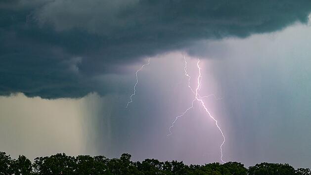 Erneute Unwettergefahr in Franken: Schwere Gewitter erwartet - Hagel m&ouml;glich