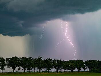 Erneute Unwettergefahr in Franken: Schwere Gewitter erwartet - Hagel m&ouml;glich