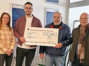 Im Bild (von links) bei der Spenden&uuml;bergabe an die Kulmbacher Tafel: Anja Sch&uuml;rer von der Firma Sell, Niederlassungsleiter Robert Eberlein, Tafel-Vorsitzender Detlef Kosow und Kassier Richard von Schkopp von der Tafel.