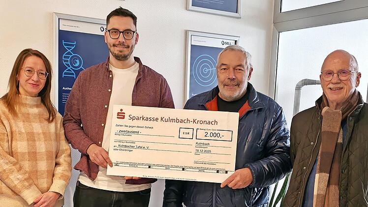 Im Bild (von links) bei der Spenden&uuml;bergabe an die Kulmbacher Tafel: Anja Sch&uuml;rer von der Firma Sell, Niederlassungsleiter Robert Eberlein, Tafel-Vorsitzender Detlef Kosow und Kassier Richard von Schkopp von der Tafel.