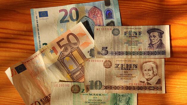Der Aufbau Ost ist vollzogen. Die Mark der DDR gilt l&auml;ngst nicht mehr als Zahlungsmittel - in Ost und West ist der Euro seit langem die gemeinsame W&auml;hrung. Aber wie ist es mit dem Solidarit&auml;tszuschlag? Brauchen wir ihn noch? Foto: Matthias Einwag