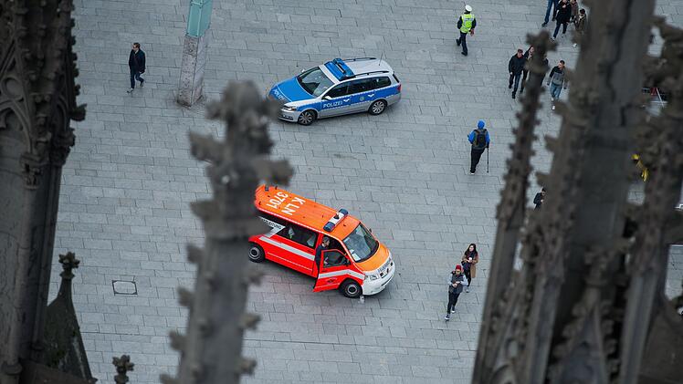 Blick vom K&ouml;lner Dom auf den Bahnhofsvorplatz