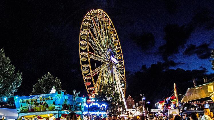 Coburg im Zeichen des 417. Vogelschießens auf dem Anger: Blickfang in diesem Jahr ist ein RiesenradFoto: Jochen Berger