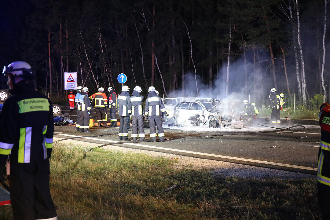 Zwei Tote, vier Schwerverletzte bei Unfall auf A3