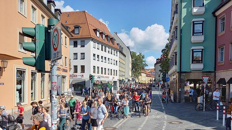 Bamberg: "Globaler Klimastreik" in Bamberg - zahlreiche Menschen demonstrieren