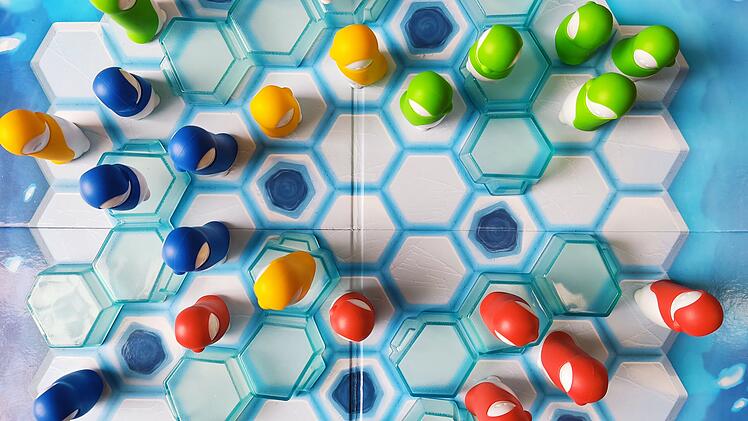 Kuschel-Kolonien im Test - knuffiges Kinder-Brettspiel mit Pinguinfamilien