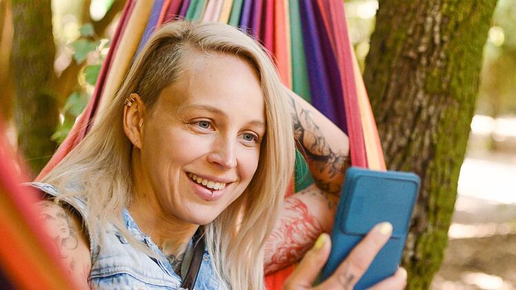 Toni (Petra Schmidt-Schaller) lebt das Leben einer Rockmusikerin.