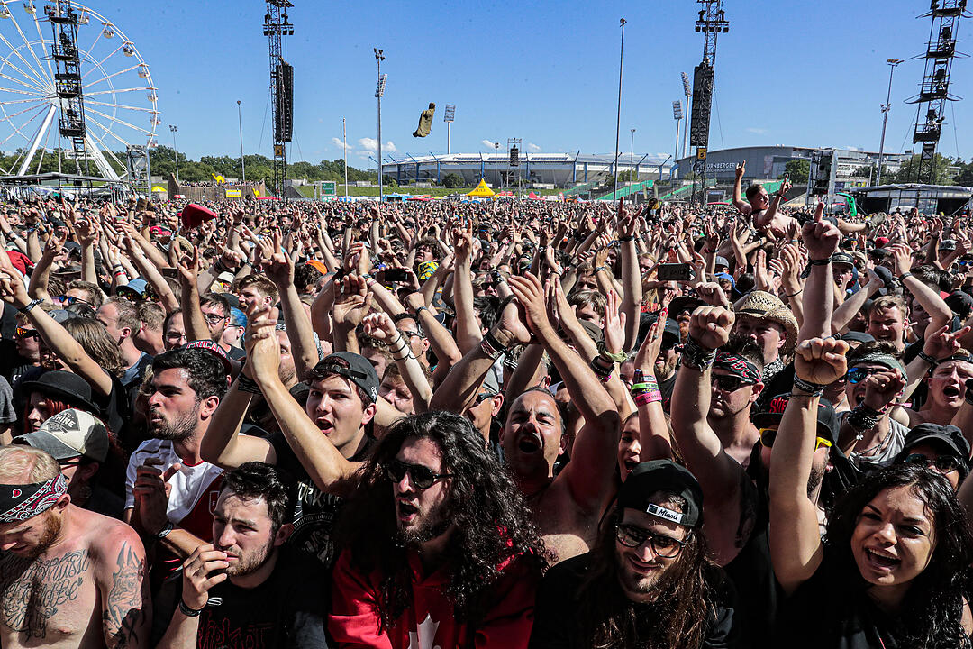 Amon Amarth bei Rock im Park 2019: Ganz viel Metal und Feuer bringt die Fans zum Durchdrehen