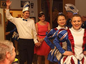 Mit kräftigem "Rentweinsdorf Helau" wurde das neue Prinzenpaar Isabel I. und Fredrik I. im Rathaus empfangen. Foto: Günther Geiling