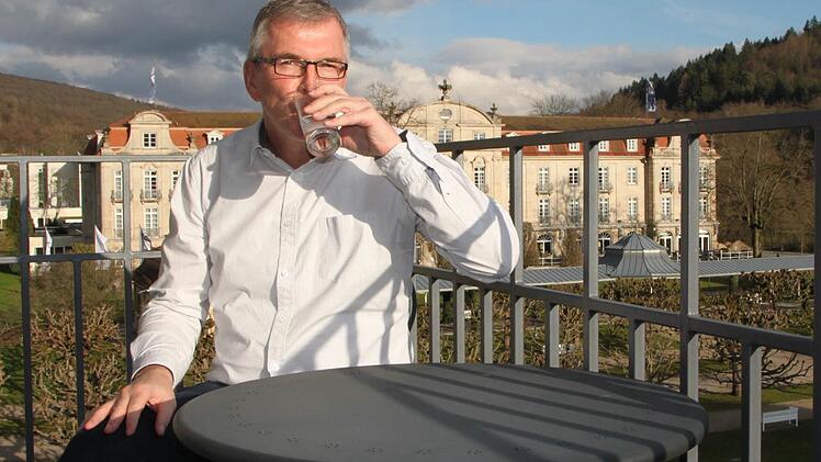 Dr. Jürgen Kleinhenz hat seine Praxis im Elisabethenhof mitten im Schlosspark des Staatsbades Bad Brückenau. Foto: Ulrike Müller