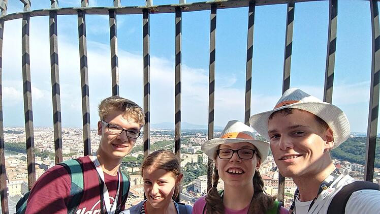 Erinnerungsfoto: Rom bleibt f&uuml;r die Ministranten einfach unvergesslich.