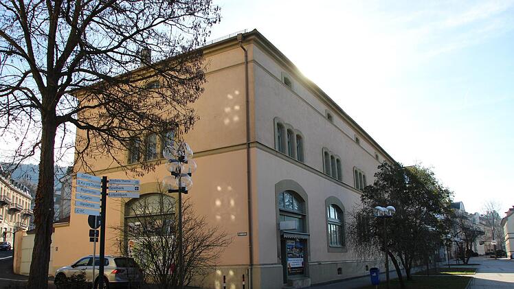 Im Krugmagazin wird seit 190 Jahren Heilwasser abgefüllt.  Foto: Borst