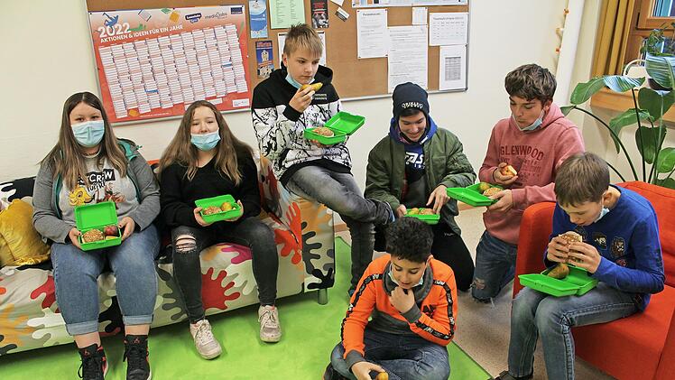 Das Projekt „Gesunde Ernährung in der Schule“ ermöglicht Schülern der GMS Windheim einen lecker-gesunden Start in den Schultag.