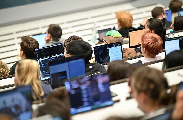 Frauen entscheiden sich häufiger für MINT-Studium