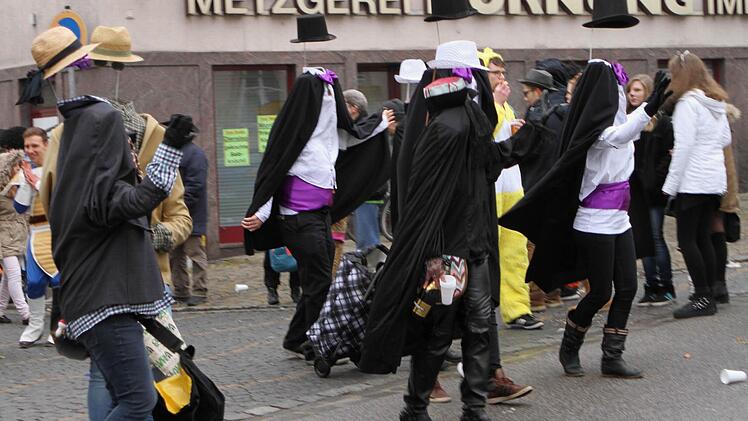Die "Kopflosen" zogen auf jeden Fall die Blicke auf sich. Foto: Günther Geiling