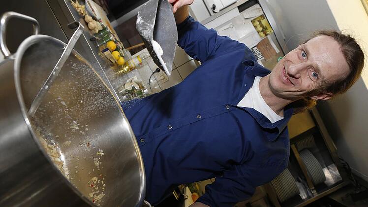 Blick in die Küche des Kulmbacher Gewürzsommeliers Frank Stübinger. Foto: Matthias Hoch
