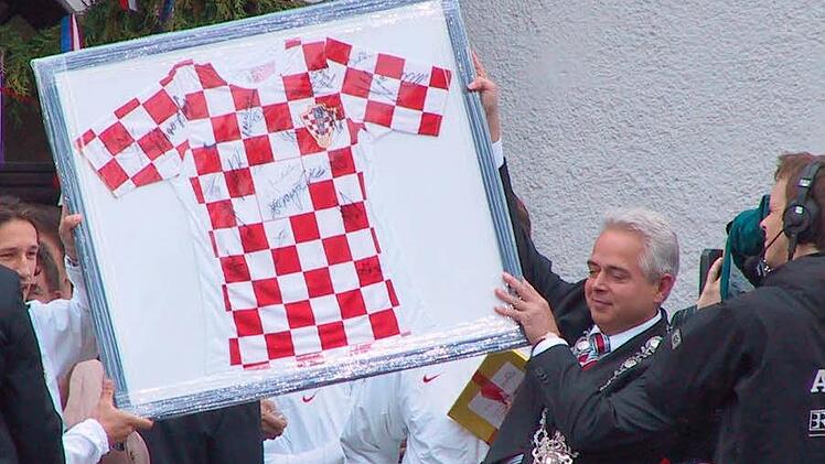 Gastgeschenk der Kroaten Foto: Ralf Ruppert/Archiv Saale-Zeitung