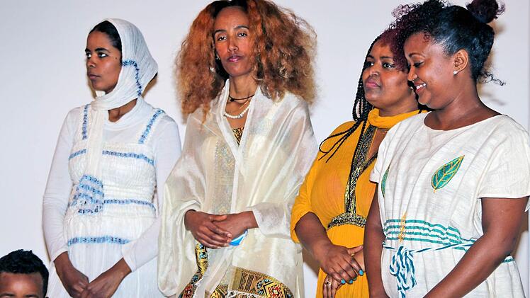 Bewohner der Gemeinschaftsunterkunft stellten sich in der Alten Aula vor.  Foto: Dieter Britz