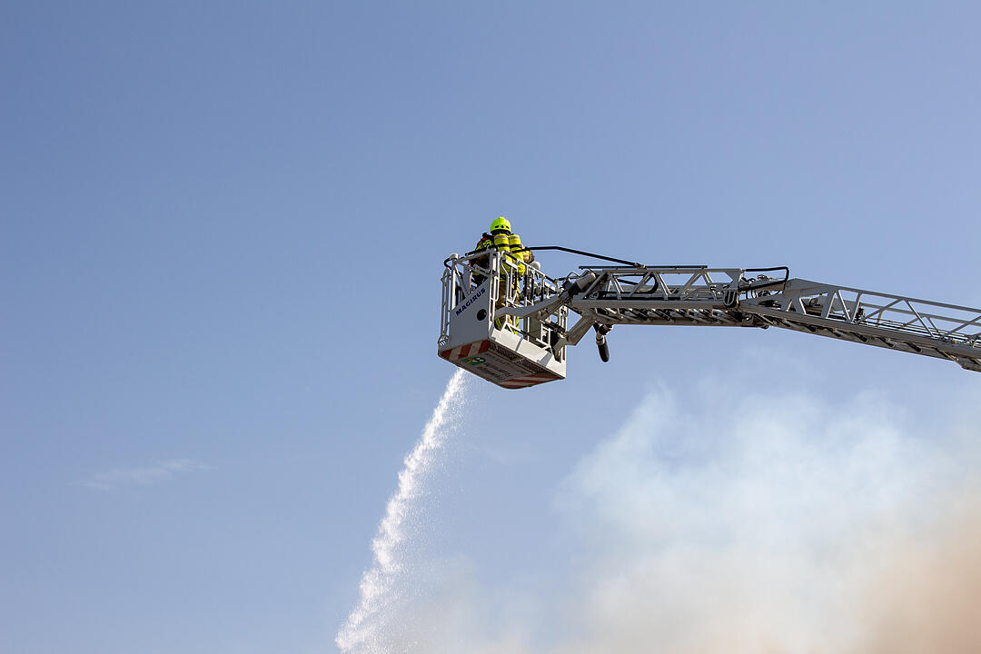 Zimmerei in Vollbrand: Glutasche flog hunderte Meter weit