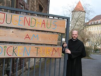 Vor drei Jahren hat Pater Felix Meckl das Tor zum Jugendhaus geschlossen. Nun könnte dort ein Biodiversitätszentrum entstehen.  Die Stadt hat sich dafür beworben.Thomas Malz
