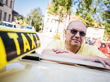 Mit 61 Jahren hat Roland Angles schon einiges erlebt - innerhalb und außerhalb seines Taxis. Mit dem "Enkeltrick" hatte bislang aber auch er nichts zu tun. Foto: Marian Hamacher