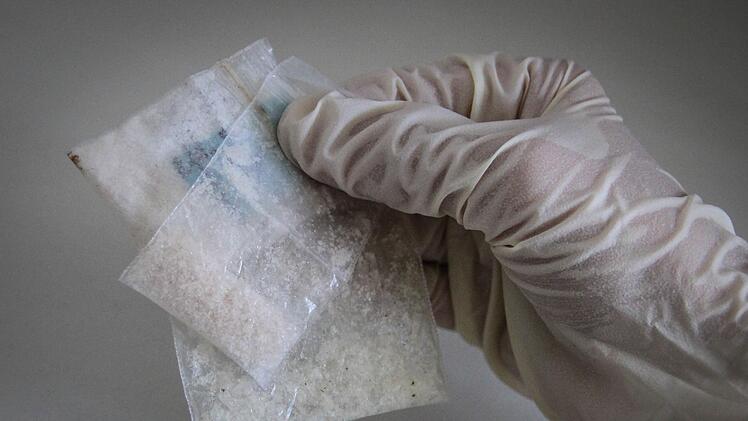 Nach Tschechien fuhr ein 35-Jähriger mit dem Geld, das er von einem 40-jährigen Forchheimer für den Kauf der Droge Crystal Meth bekommen hatte. Der Kurier und seine Begleitung wurden geschnappt. Das Trio musste sich jetzt vor Gericht verantworten.Archiv