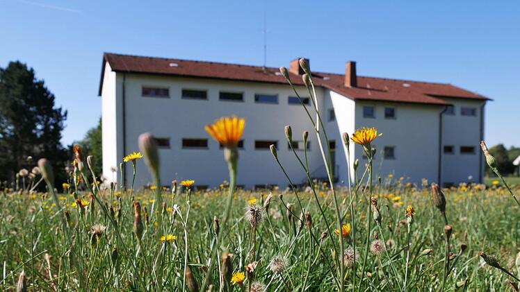 Das Gelände an der alten Schule in Burggrub soll ein Wohndorf mit kleinen Parzellen werden - ideal für kleine Häuser. Foto: Sandra Hackenberg