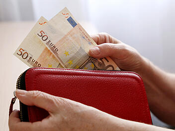 Rente, Rente versteuern, Rentensteuer, Freibetrag, Euro, Geld